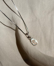 Load image into Gallery viewer, Ona Pendant :: Silver