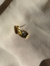 Load image into Gallery viewer, Ona Studs :: Bronze