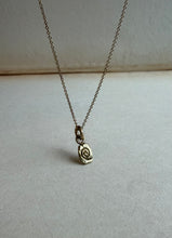 Load image into Gallery viewer, Ona Pendant :: Bronze