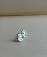 Load image into Gallery viewer, Ona Studs :: Silver
