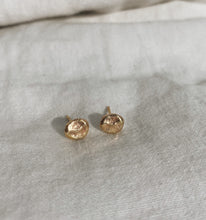 Load image into Gallery viewer, Elio Studs