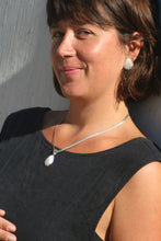 Load image into Gallery viewer, Ran Pendant :: Silver
