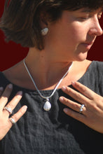 Load image into Gallery viewer, Ran Pendant :: Silver
