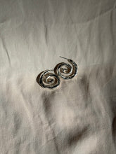 Load image into Gallery viewer, Malin Hoops :: Silver
