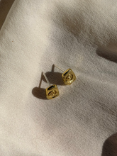 Load image into Gallery viewer, Ona Studs :: Bronze
