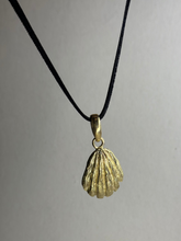 Load image into Gallery viewer, Ran Pendant :: Bronze
