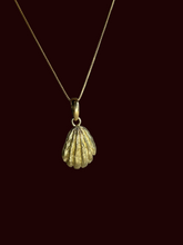 Load image into Gallery viewer, Ran Pendant :: Bronze
