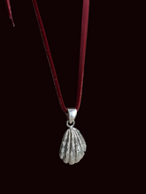 Load image into Gallery viewer, Ran Pendant :: Silver
