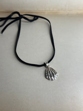 Load image into Gallery viewer, Ran Pendant :: Silver
