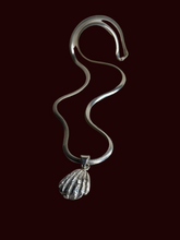 Load image into Gallery viewer, Ran Pendant :: Silver
