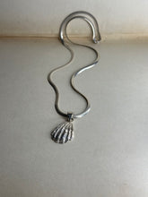 Load image into Gallery viewer, Ran Pendant :: Silver

