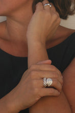 Load image into Gallery viewer, Unn Ring
