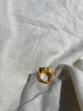 Load image into Gallery viewer, Mother of Pearl Signet
